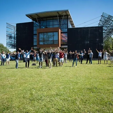 Hyper Centre De - 44 *