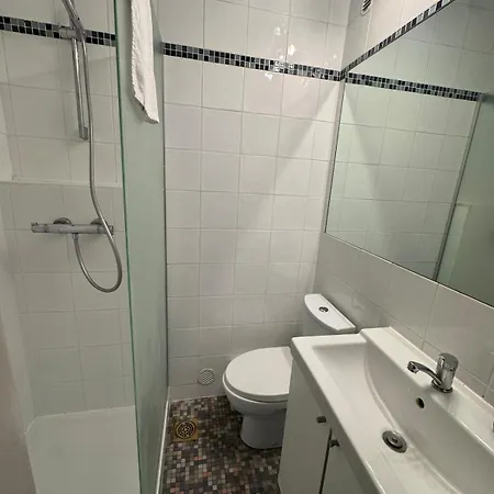 Hyper Centre De - 44 *