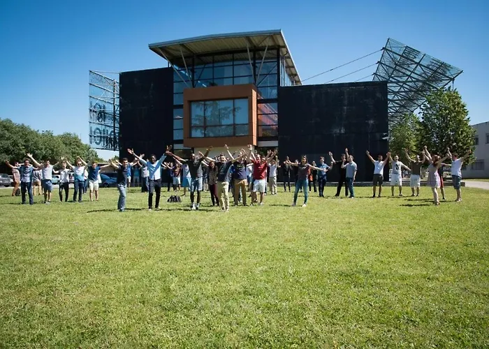 Hyper Centre De - 44 *