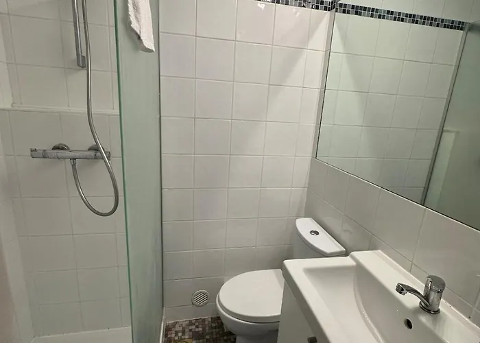 Hyper Centre De - 44 *